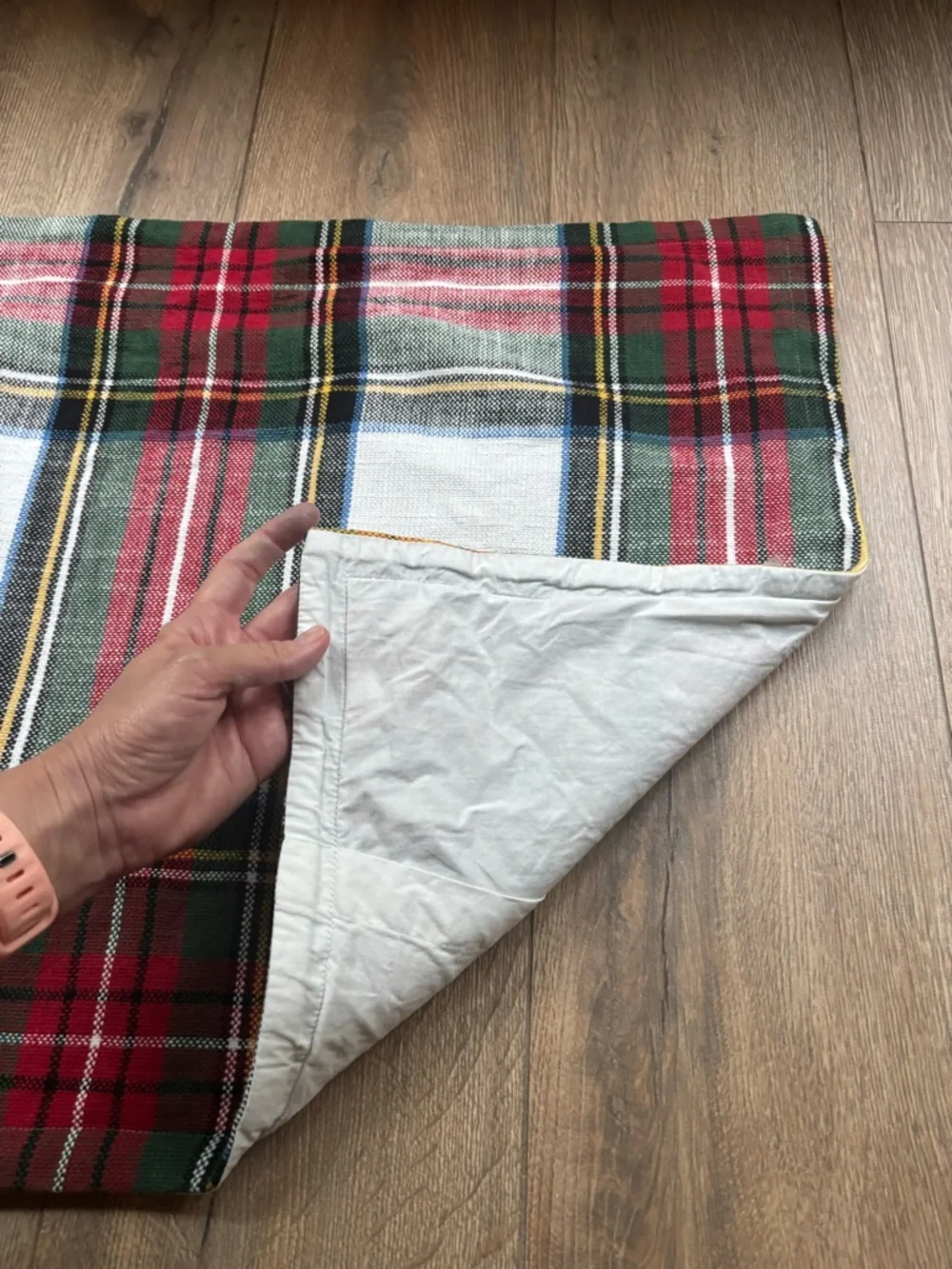 Pottery Barn Stewart Plaid Red, Green & Cream White Cotton Standard Pillow Sham